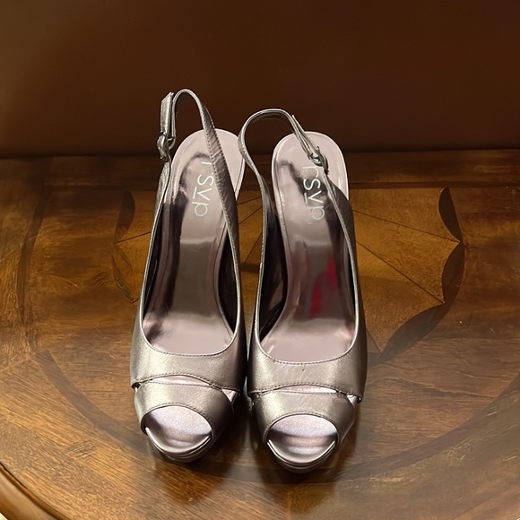 Brand: RSVP.  Size: 10M - Picture 2 of 4